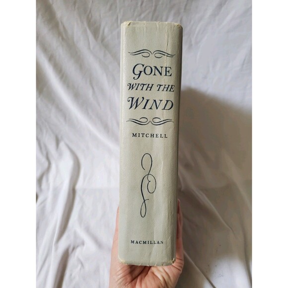 Gone with the Wind Book 1964 Margaret Mitchell Beige Moderate Wear Macmillan - Picture 10 of 10